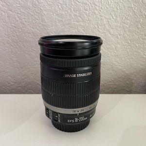 Canon Efs 18-200mm f3.5-5.6 lens